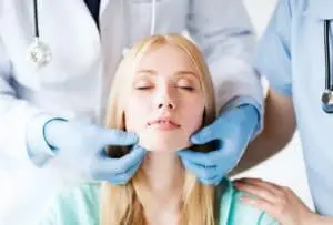 أفضل دكتور فيلر ونفخ شفايف في الرياض