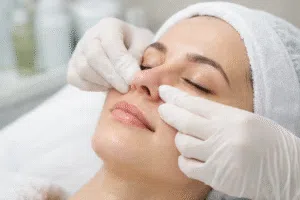 التنظيف اليدوي العميق للبشرة